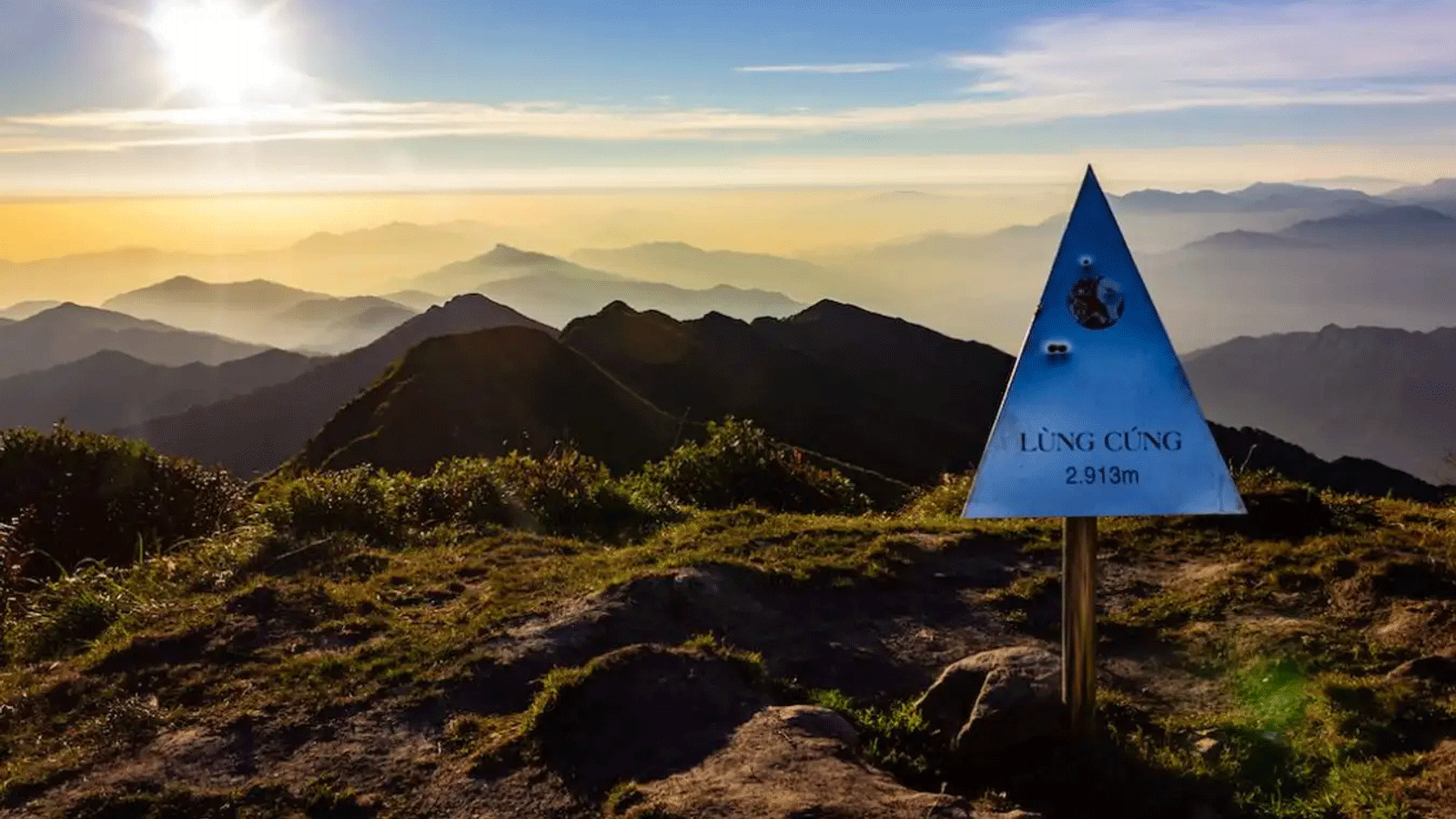 Cẩm Nang Trekking Lùng Cúng: Hướng Dẫn Cho Người Mới Bắt Đầu Leo Núi