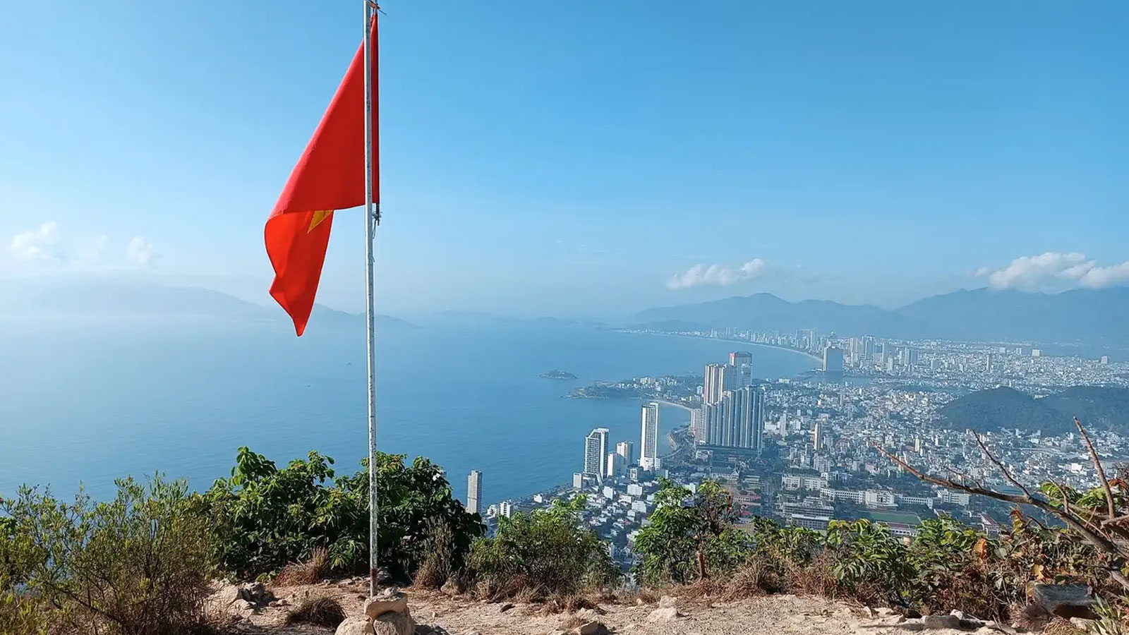 Chinh Phục Núi Cô Tiên ở Nha Trang: 3 Lưu Ý An Toàn Không Thể Bỏ Qua