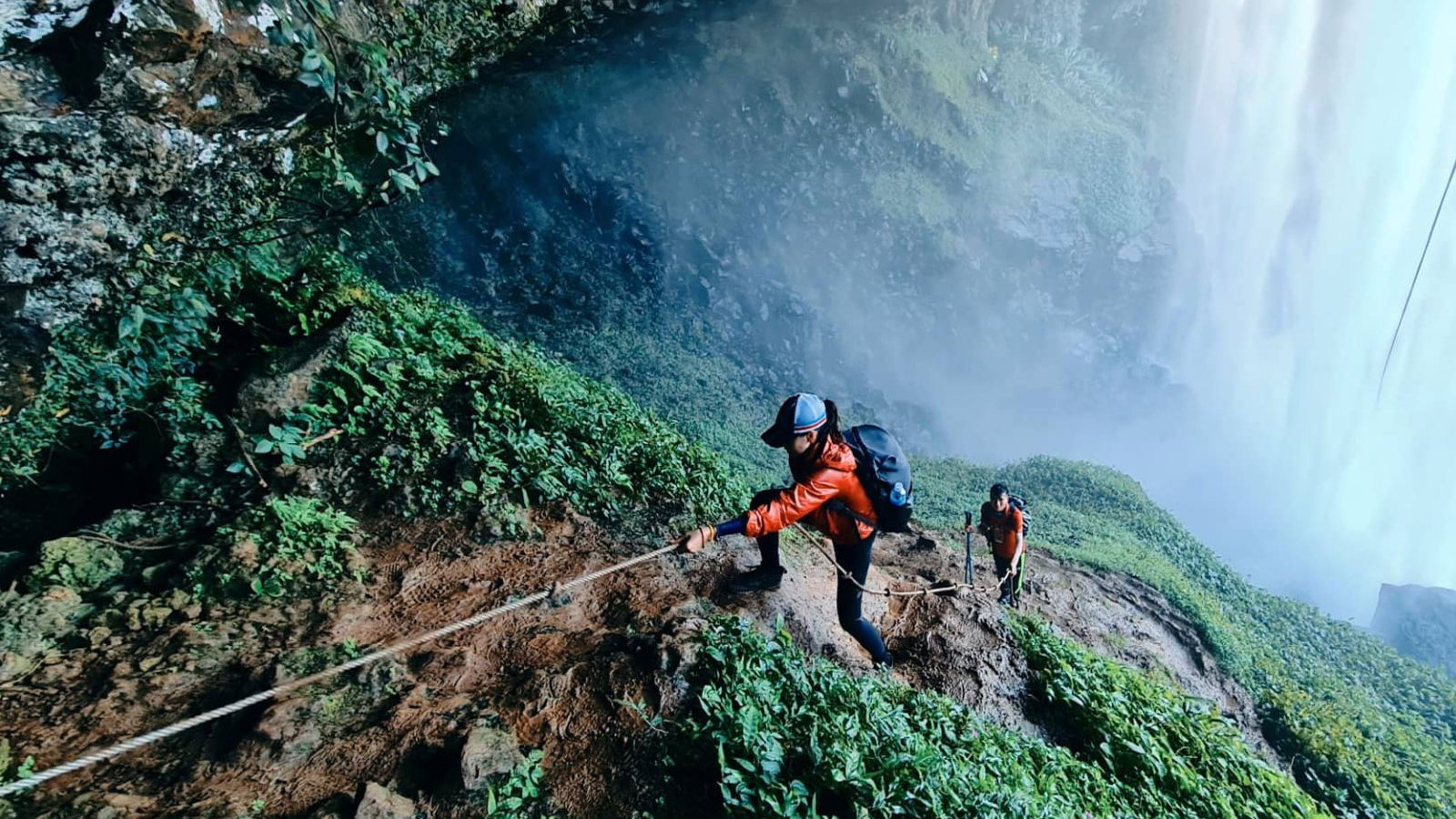 Khám Phá Sự Hấp Dẫn của Leo Núi Trekking: Những Lý Do Vì Sao Bạn Sẽ Nghiện